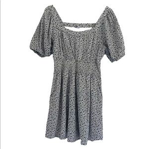 Old Navy Casual Black and White Floral Print Dress